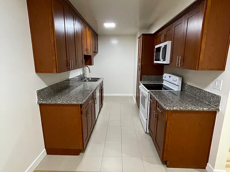 7261 Amigo Ave #10, Reseda, CA 91335 — Photo 29