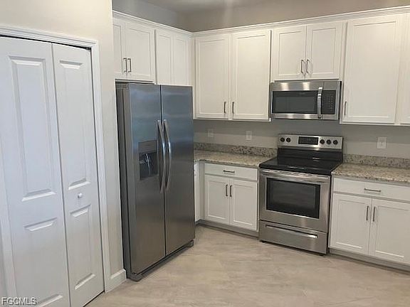 3rd image of 13981 Winding Cedar Way