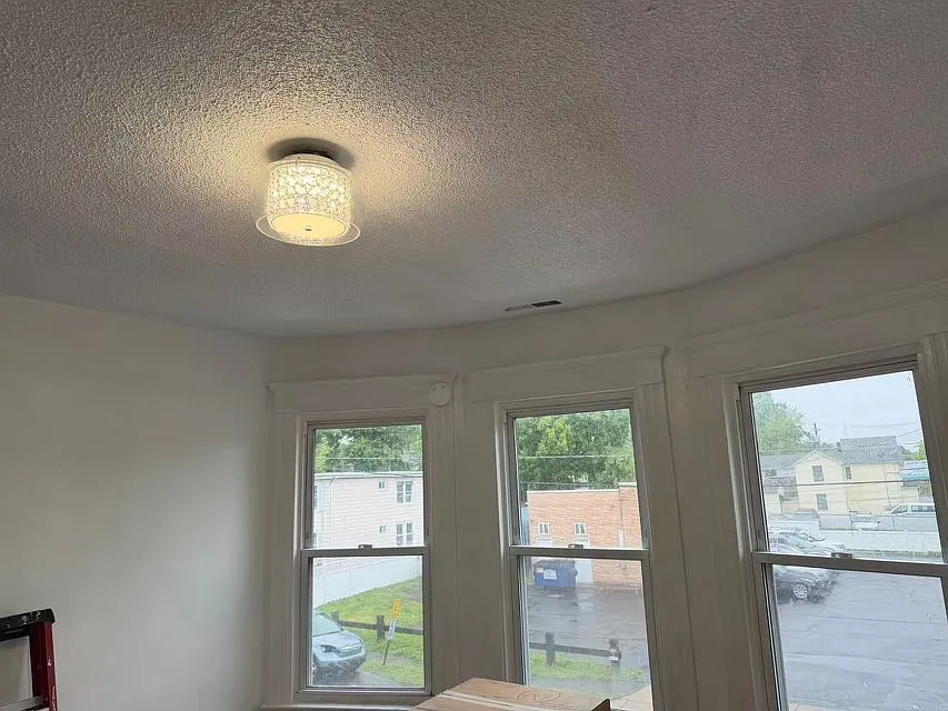 4 bed, $2,550 — Photo 2