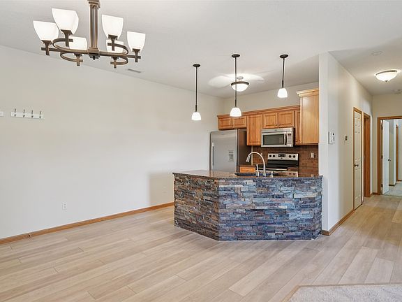 5th image of 503 Maggie Ln