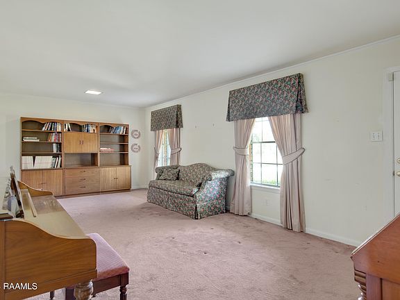 5th image of 430 Karen Dr