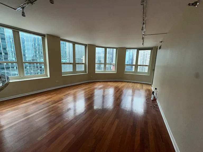 345 N La Salle Dr #2006 — Photo 31