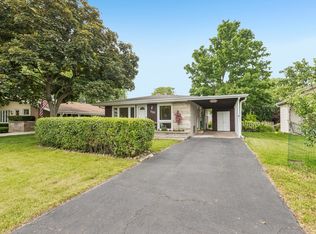 220 Voltz Rd, Northbrook, IL 60062