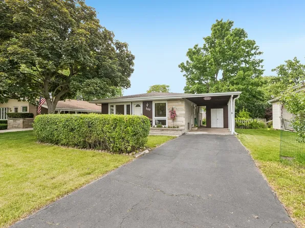 220 Voltz Rd, Northbrook, IL 60062