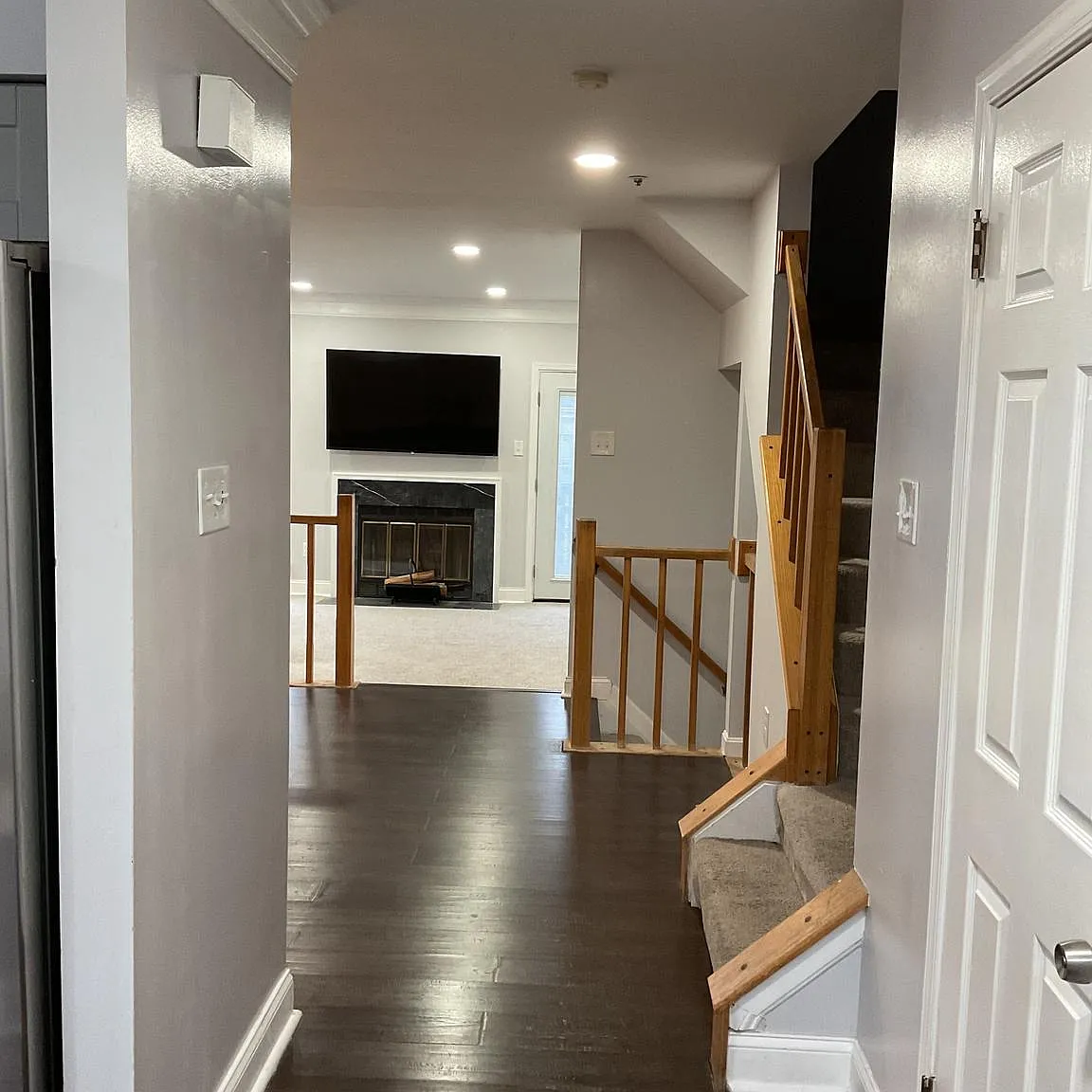 3 bed, 2.5 bath, 2396 sqft, $3,100 — Photo 3