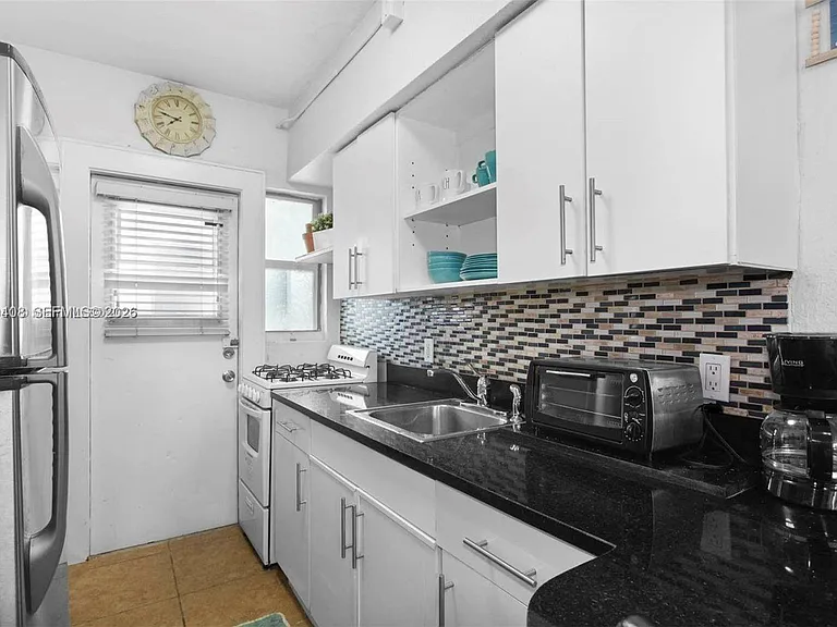 300 74th St #15 — Photo 5