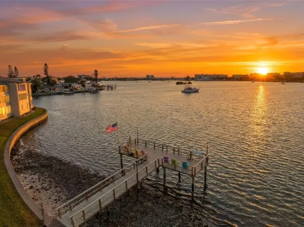 1898 Shore Dr S APT 319, South Pasadena, FL 33707