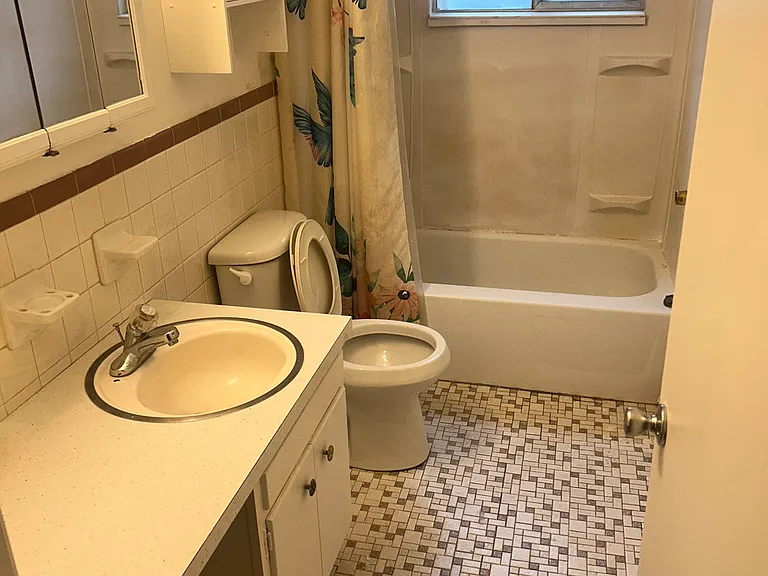 302 Wood St — Photo 2