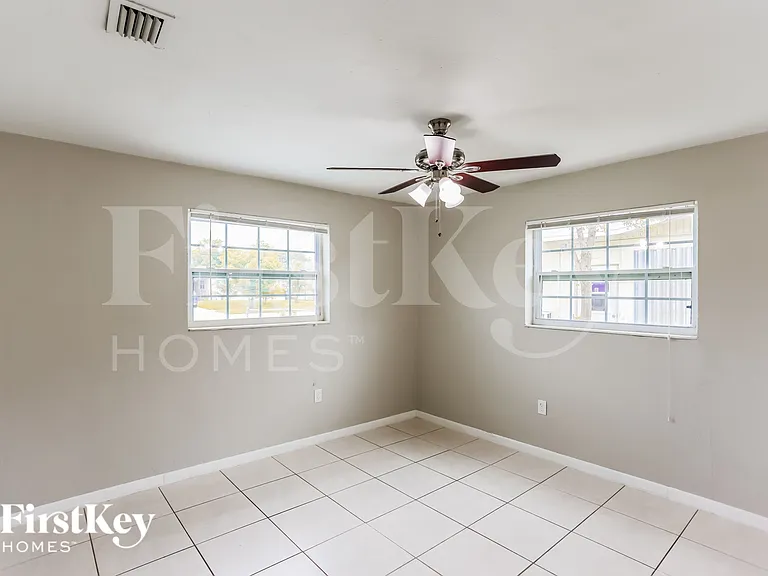 7231 McArthur Pkwy — Photo 9