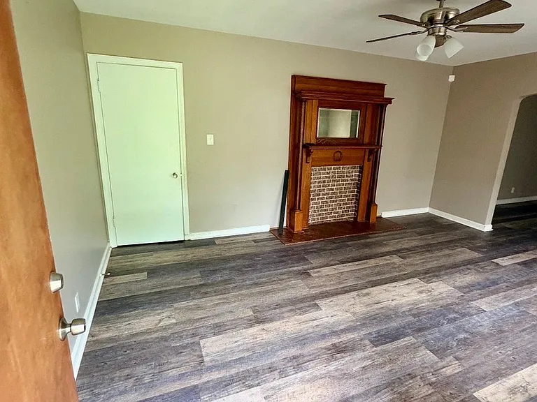 527 Englewood Dr — Photo 28