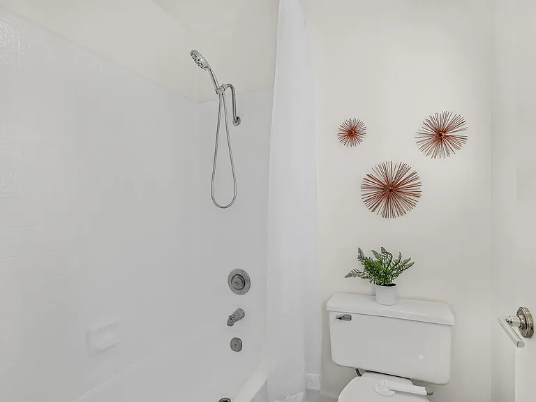 8516 Peachtree Ave — Photo 20
