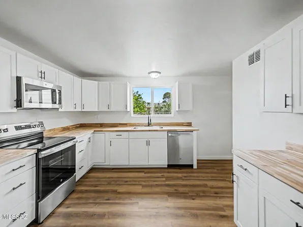 2709 E Norton Vis, Tucson, AZ 85713