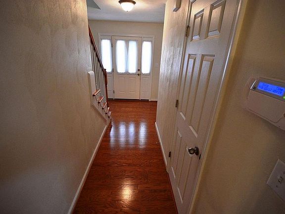 5th image of 1078 Woods End Ln