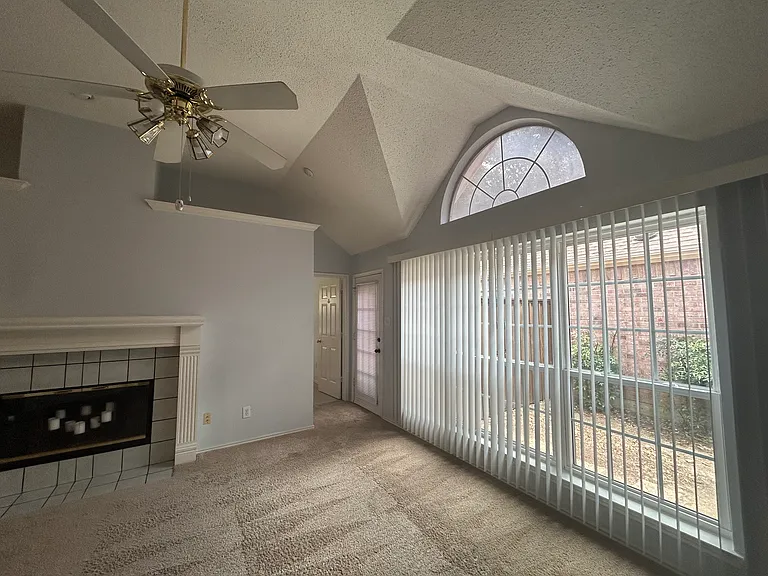 3022 Silver Springs Ln — Photo 3