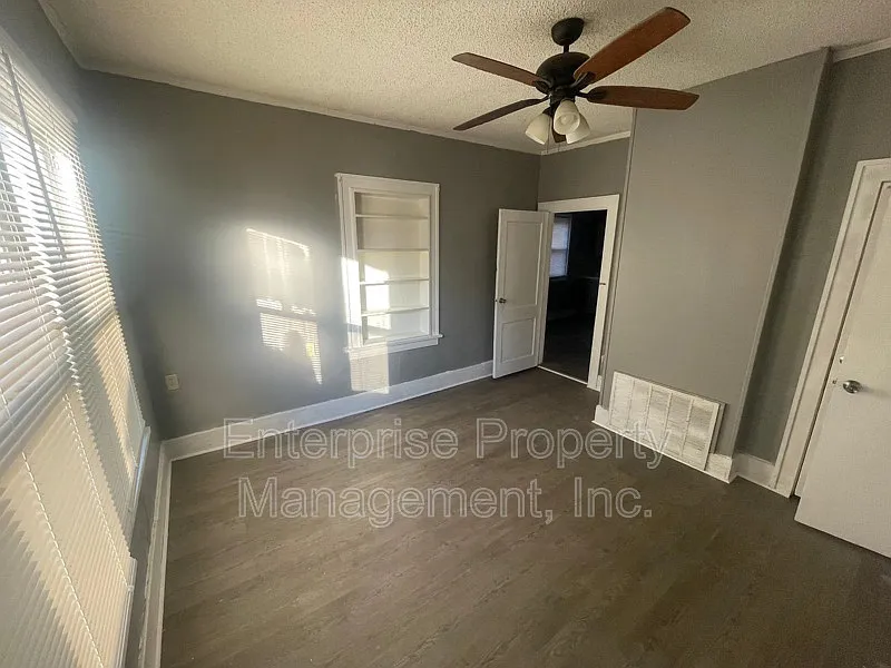 Studio, $1,200 — Photo 4