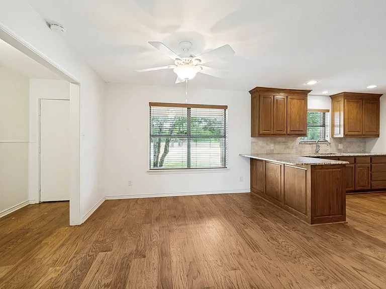 Kitchenette seating area.