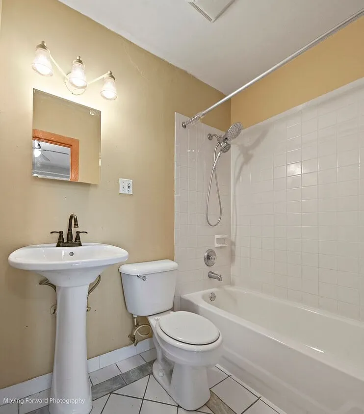 3 bed, $1,290 — Photo 2