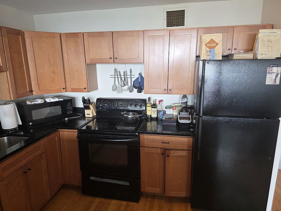 Kitchen w/ abundant cabinet space