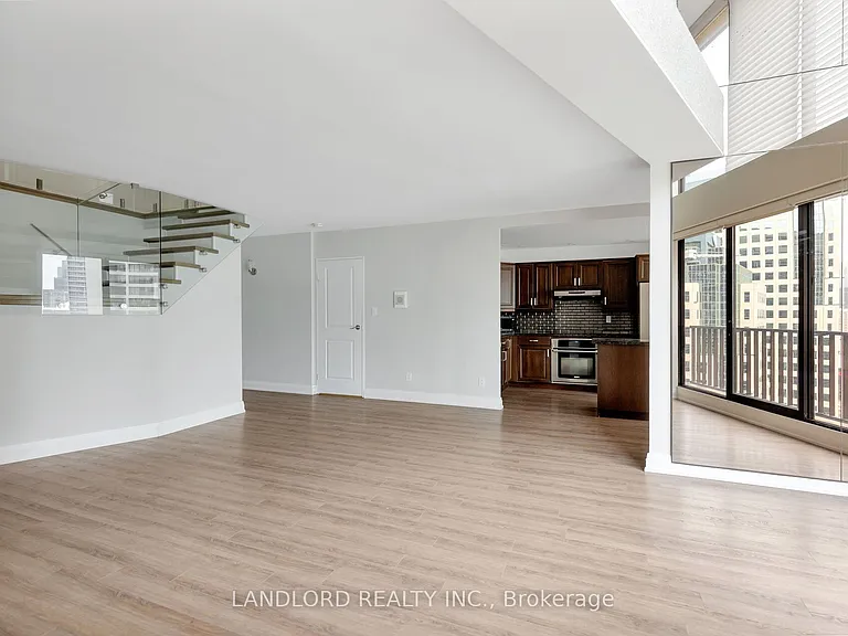 33 Harbour Sq #2208 — Photo 7