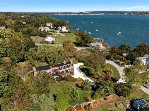 75 Macomber Ln, Portsmouth, RI 02871