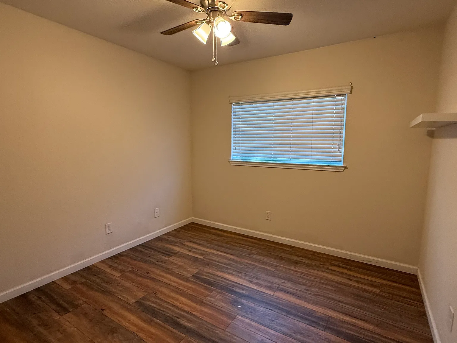3 bed, 2044 sqft, $1,900 — Photo 2