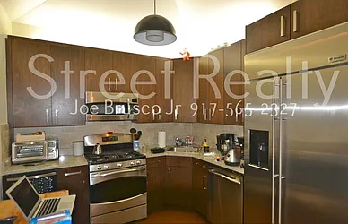 Rented by Street Realty Brokerage LLC