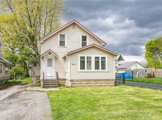 401 Crossfield Rd, Rochester, NY 14609