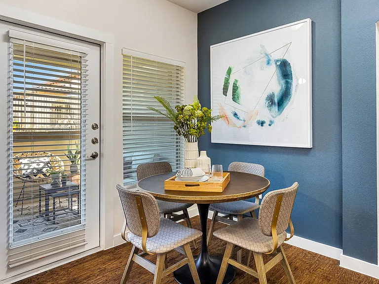 Hawthorn with Attached Garage Dining