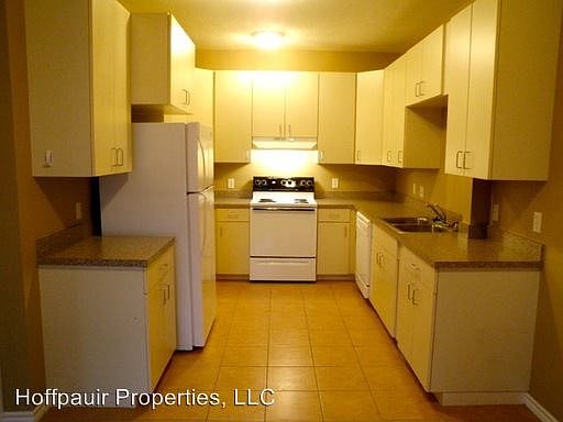 2nd image of 121 W Lagrange St