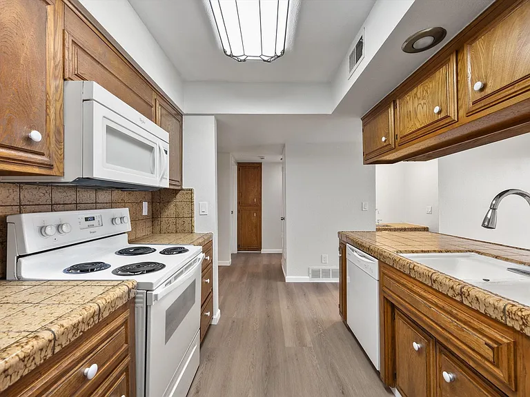 3501 Bernard St #1C — Photo 14