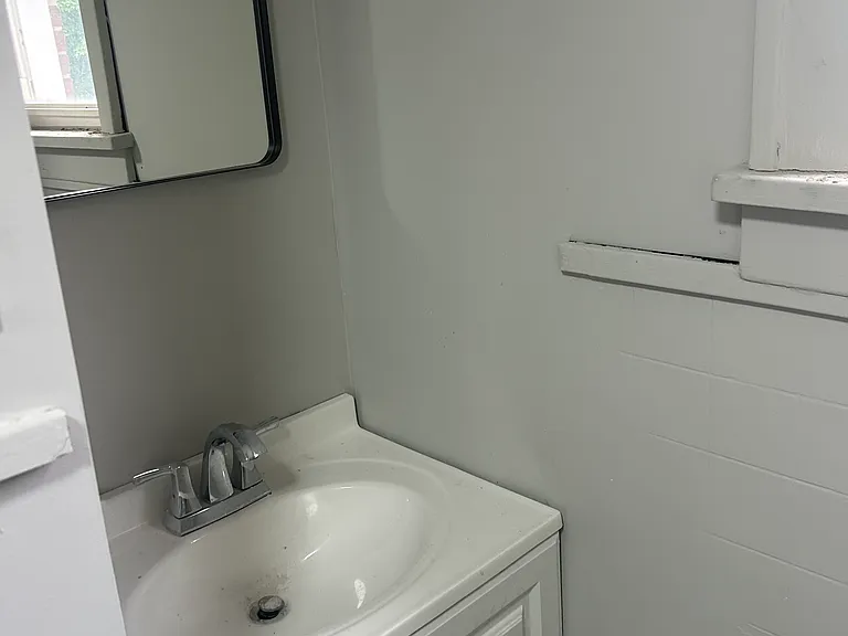 102 W 4th St #1 — Photo 5