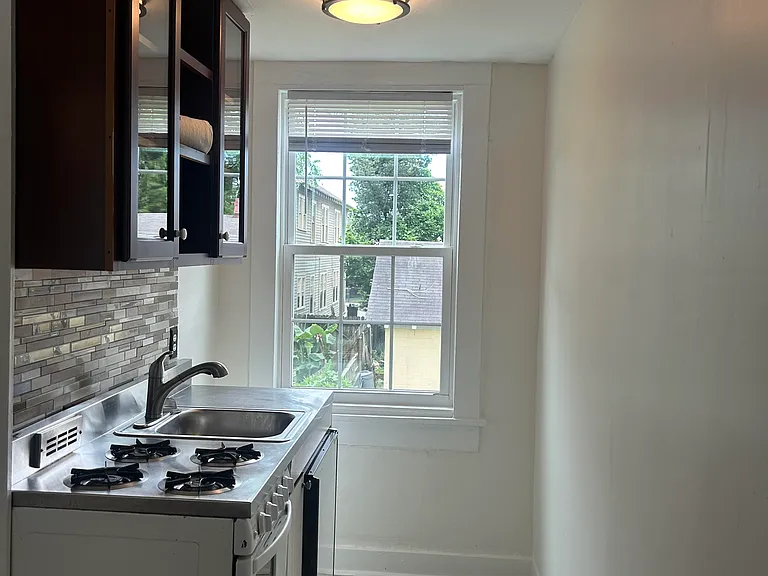 350 Pine St — Photo 8