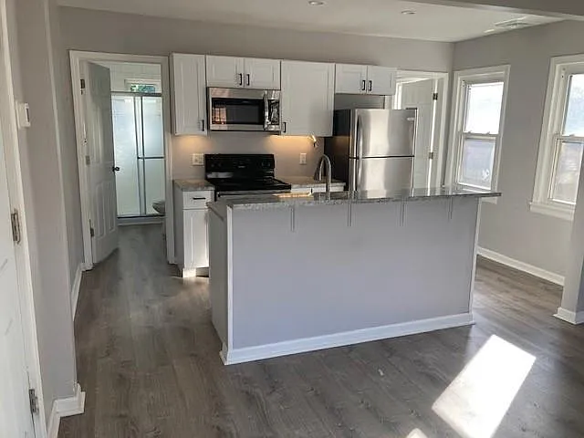 692-698 Park Ave #1 — Photo 7
