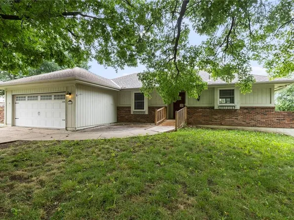 1769 SE Silkwood Ln, Lees Summit, MO 64063
