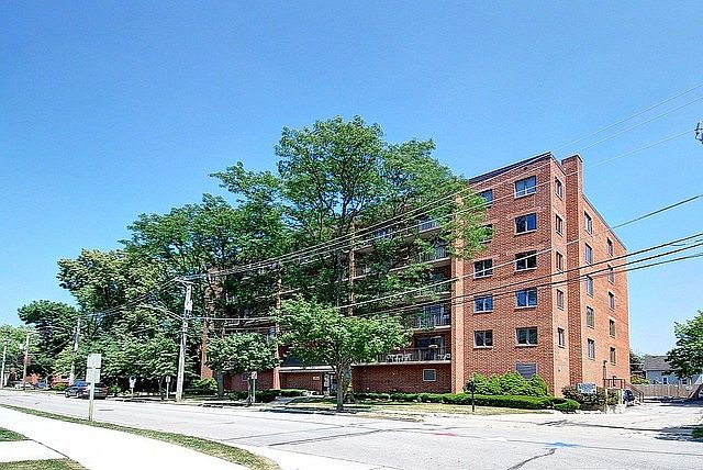 1st image of 825 Center St APT 206
