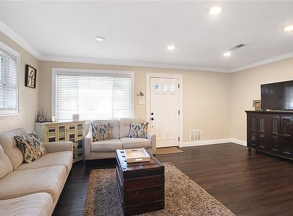 3rd image of 405 Metairie Lawn Dr