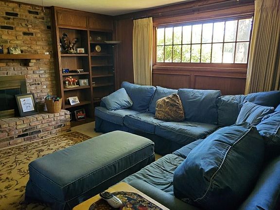 3rd image of 1013 N Cottonwood Dr