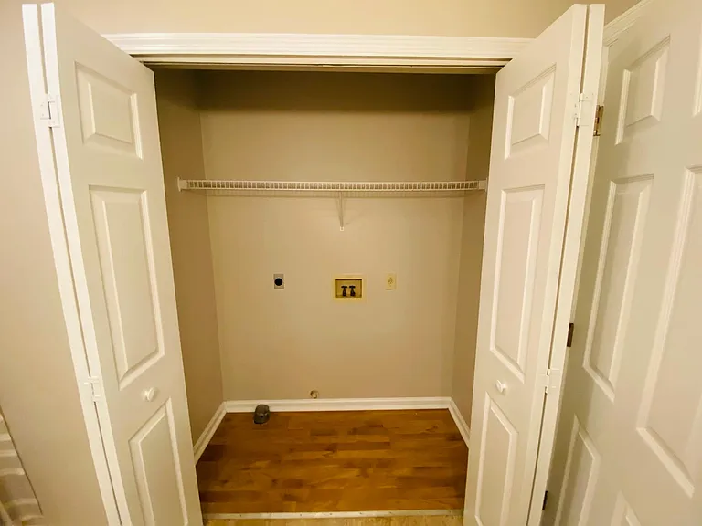 6033 Waterbury Ln — Photo 15