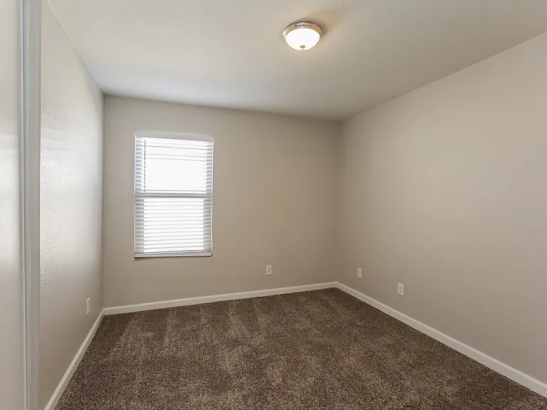 1074 E Silversmith Trl — Photo 13