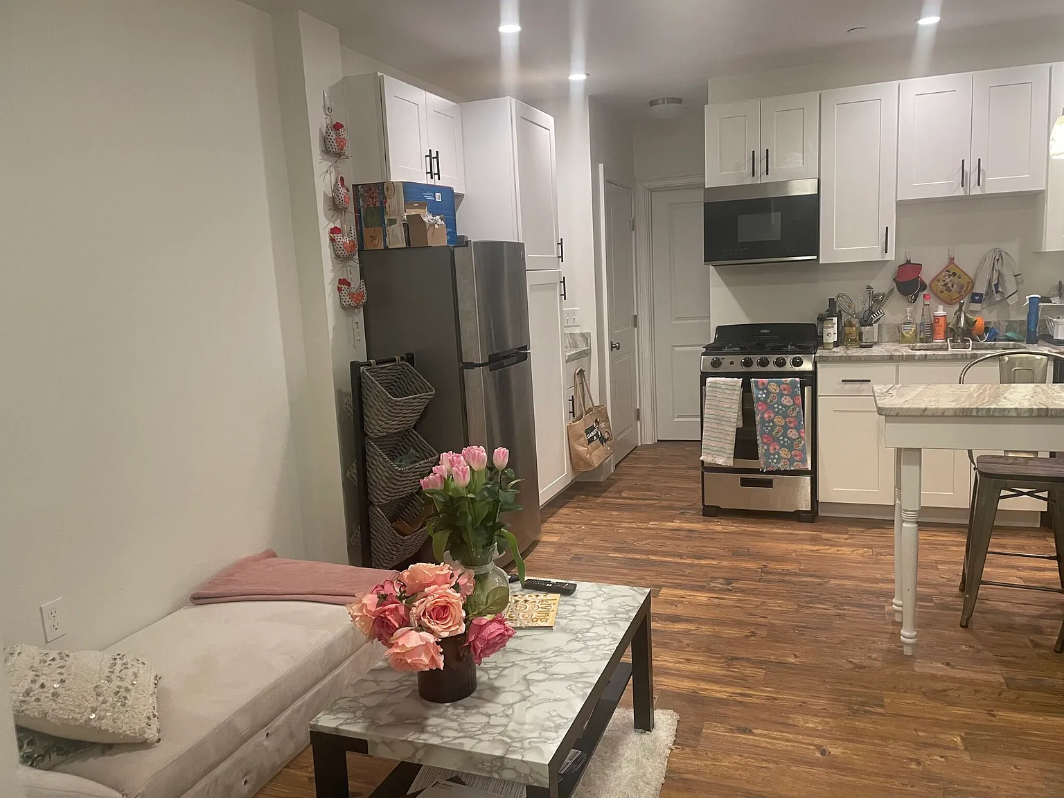 2 bed, 1.0 bath, 687 sqft, $3,200 — Photo 2