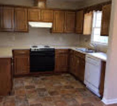 3rd image of 675 Lee Road 2095