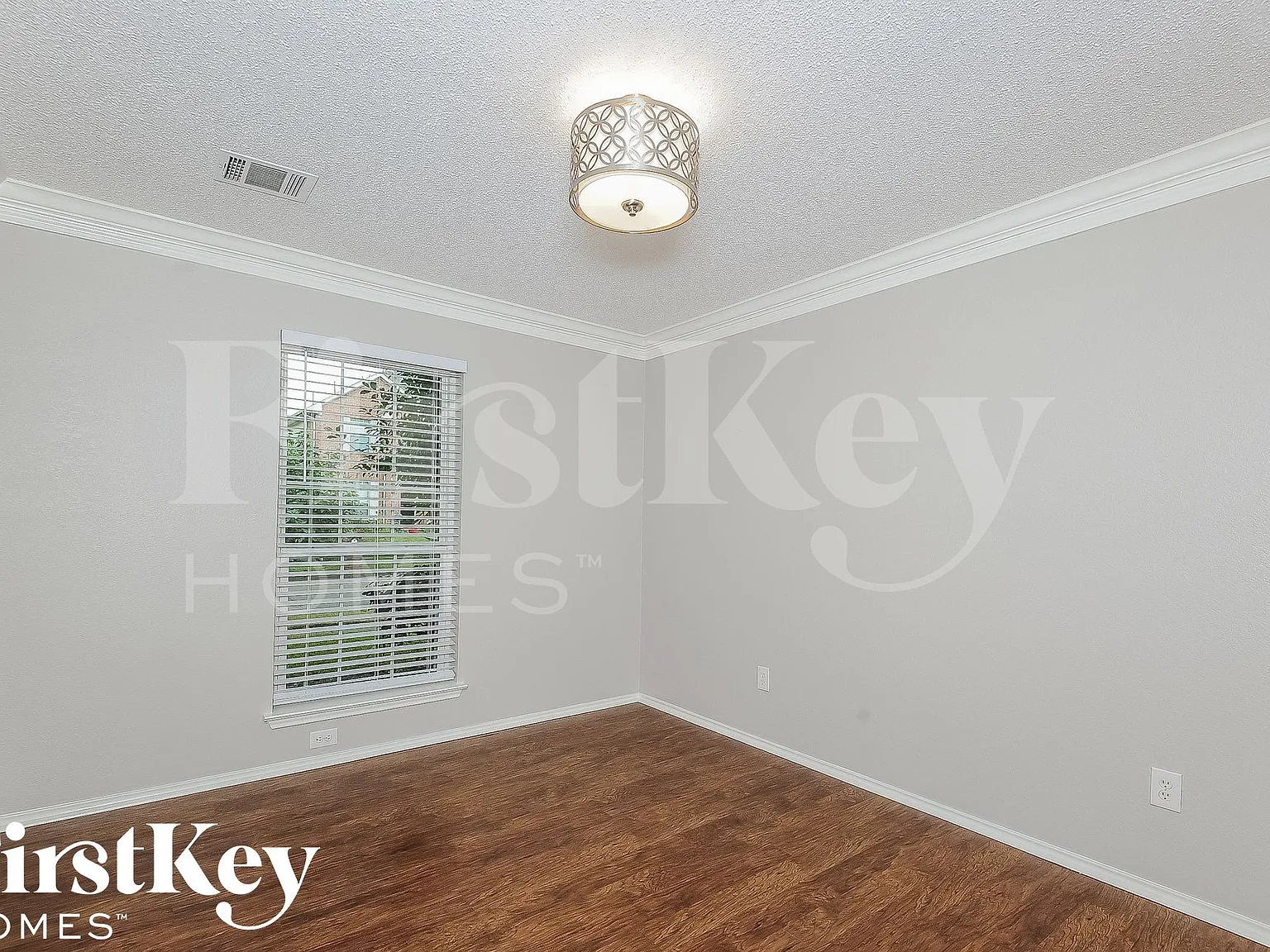 5 bed, 2.5 bath, 2452 sqft, $2,965 — Photo 4