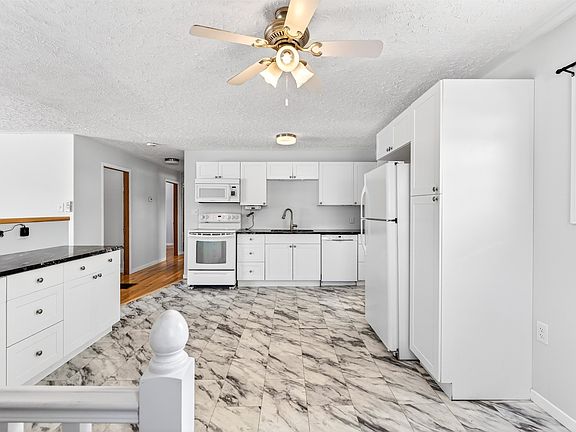 3rd image of 3123 Douses Rd