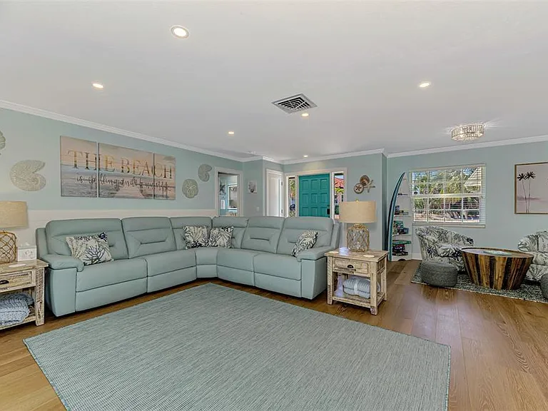 307 Avenida De Paradisio — Photo 16