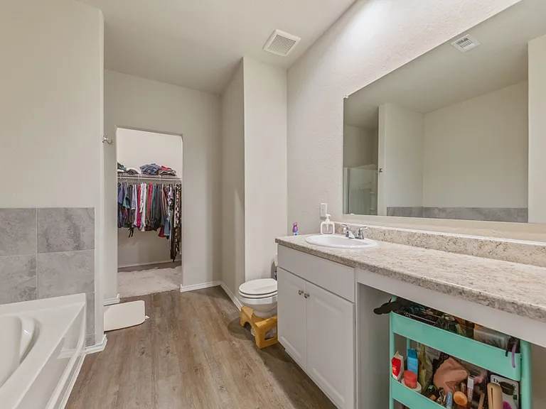 7627 Apex Lndg — Photo 15