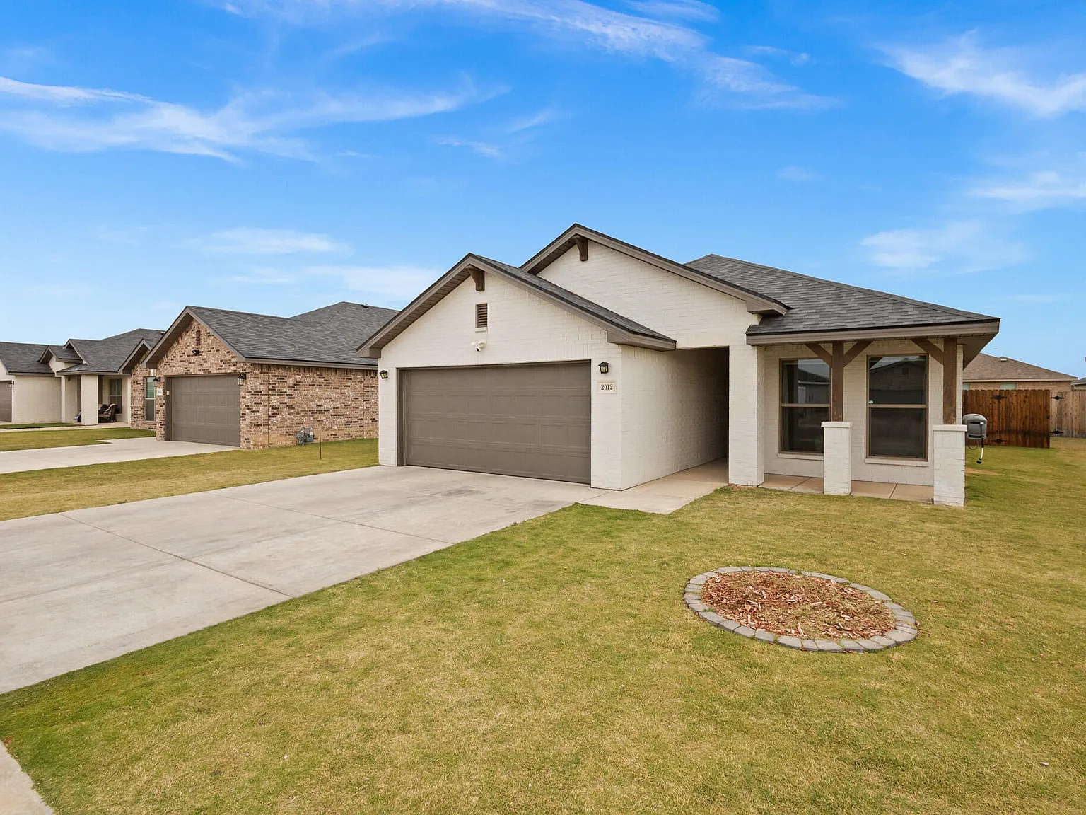 4 bed, 2.0 bath, 1693 sqft, $2,300 — Photo 1