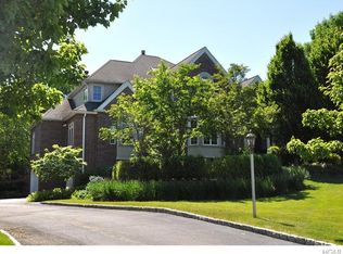 29 Constitution Ct, Tuxedo Park, NY 10987