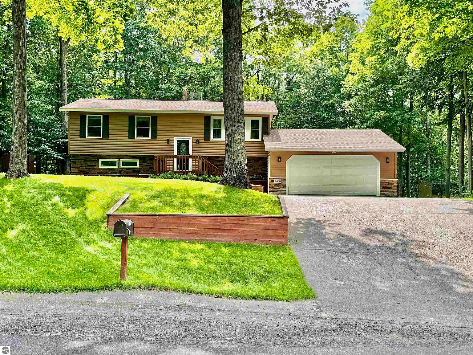 2490 E Potter Rd photo 1