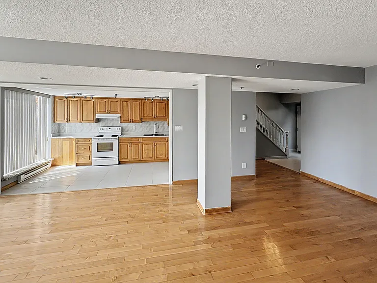 5733 Cambie St — Photo 60