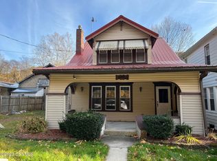1142 Center St, Coal Township, PA 17866